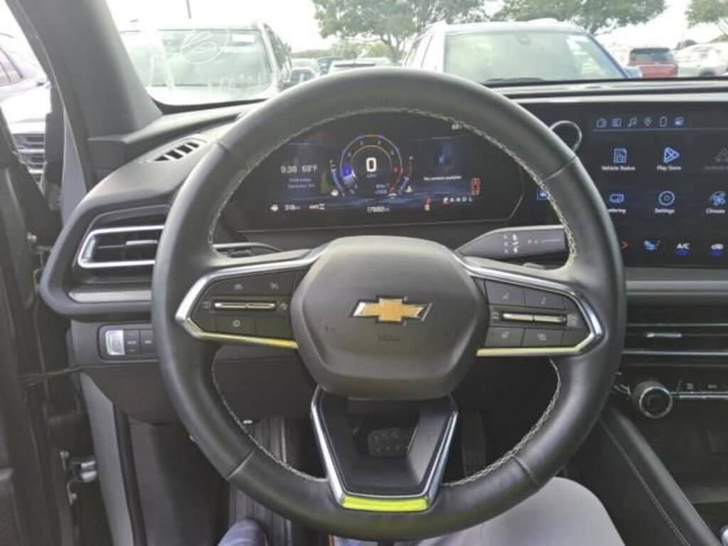 Used 2025 Chevrolet Traverse LT SUV