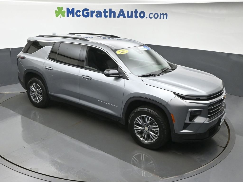 Used 2025 Chevrolet Traverse LT SUV