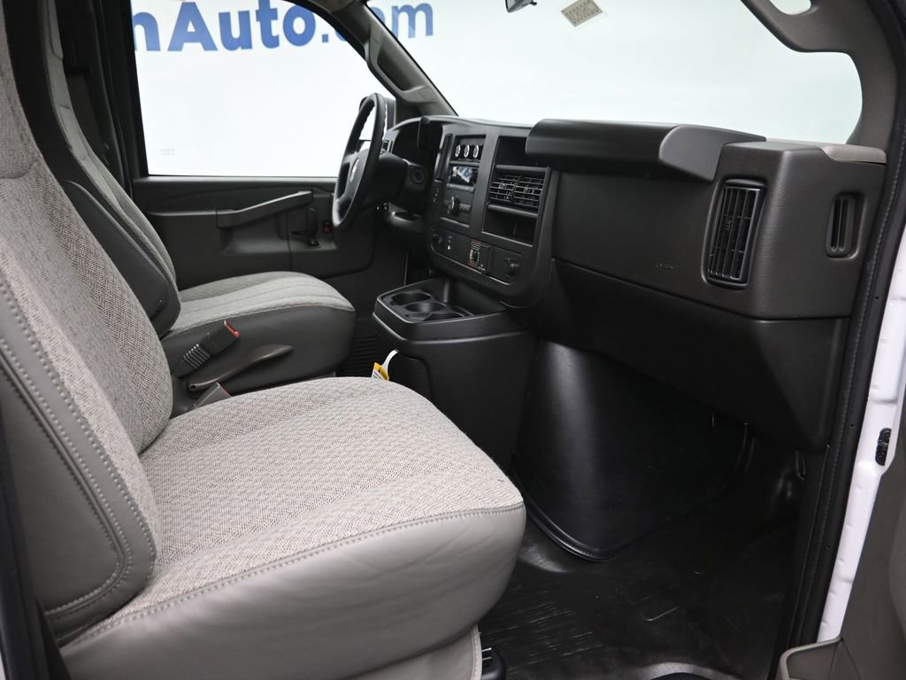 2026 Chevrolet Express Cargo Work Van - Photo 9
