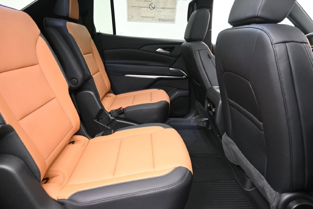 2027 Chevrolet Traverse Z71 - Photo 10