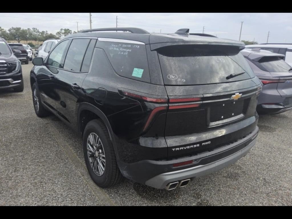 Used 2025 Chevrolet Traverse LT SUV