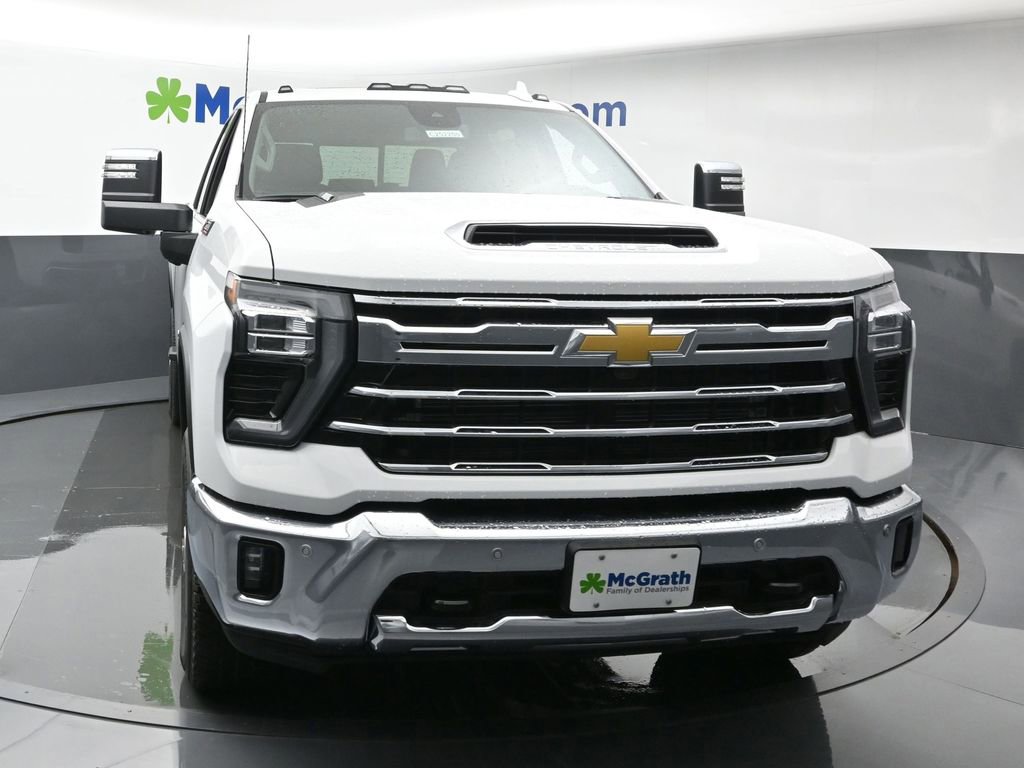 2025 Chevrolet Silverado 2500HD LTZ photo 3