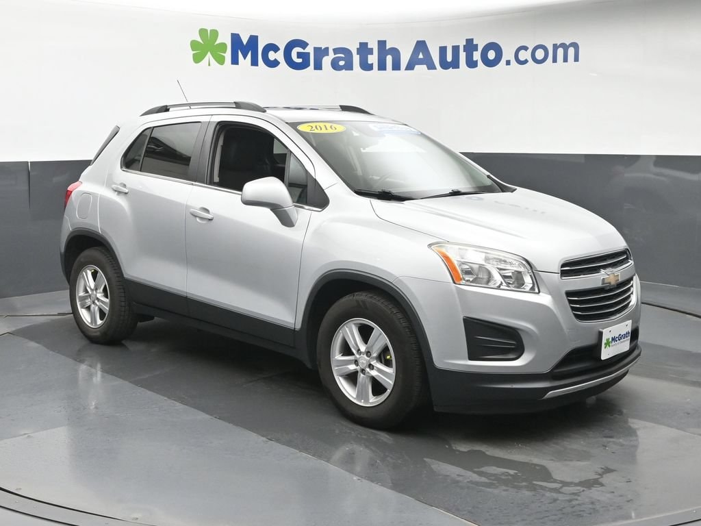 Used 2016 Chevrolet Trax LT with VIN 3GNCJLSB8GL138173 for sale in Cedar Rapids, IA