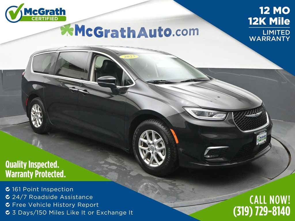 2023 Chrysler Pacifica Touring L's photo