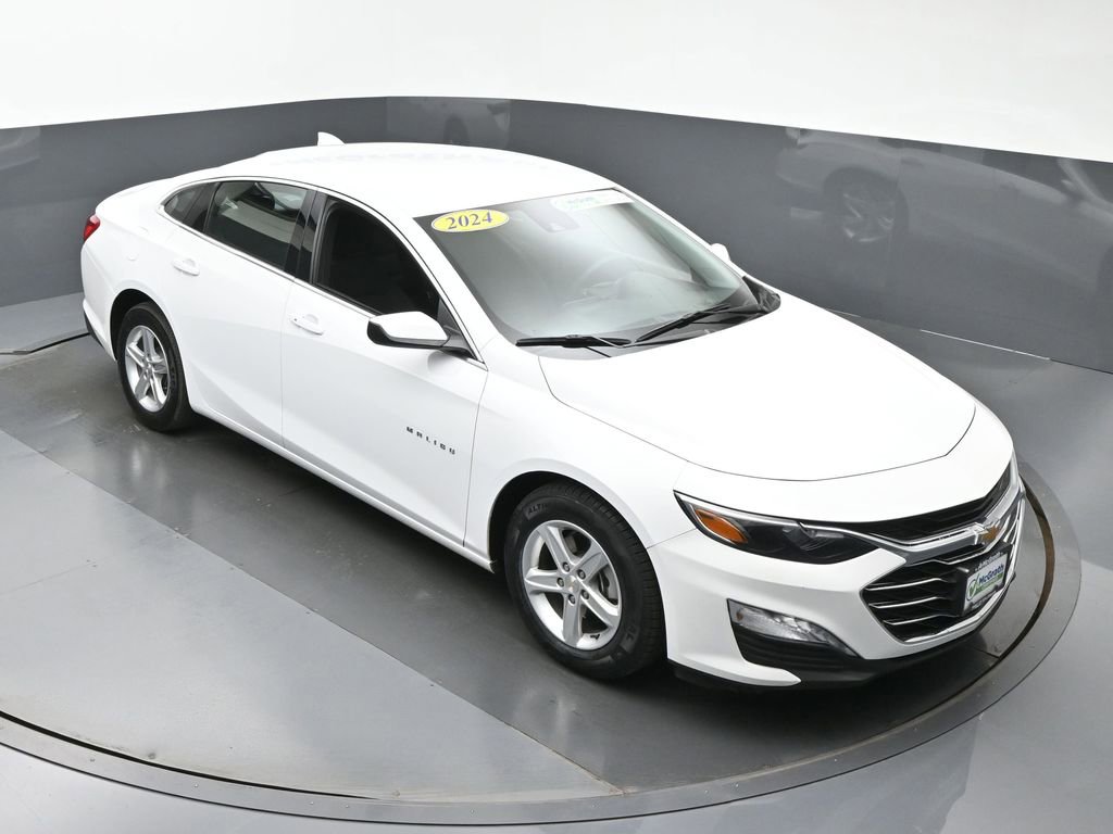 2024 Chevrolet Malibu 1LT photo 2