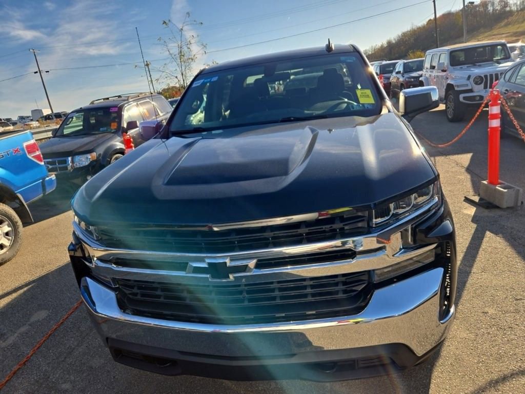 2019 Chevrolet Silverado 1500 LT photo 2