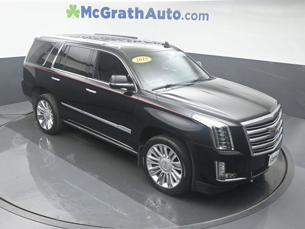 Used 2019 Cadillac Escalade Platinum with VIN 1GYS4DKJXKR137630 for sale in Cedar Rapids, IA
