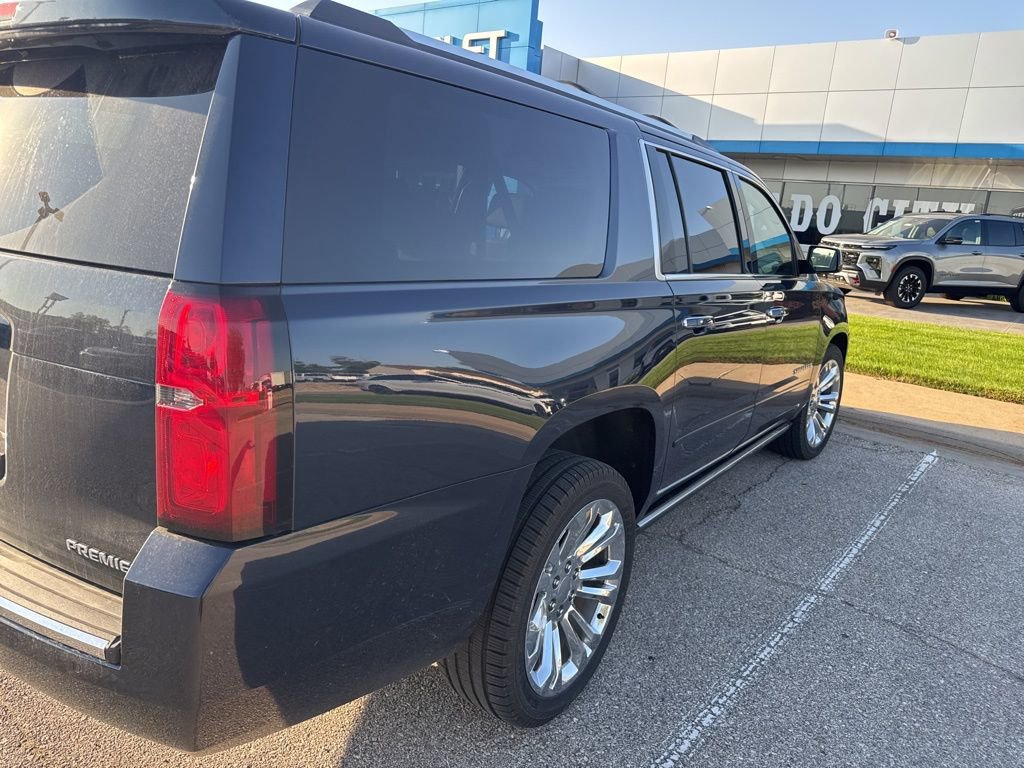 2019 Chevrolet Suburban Premier photo 3