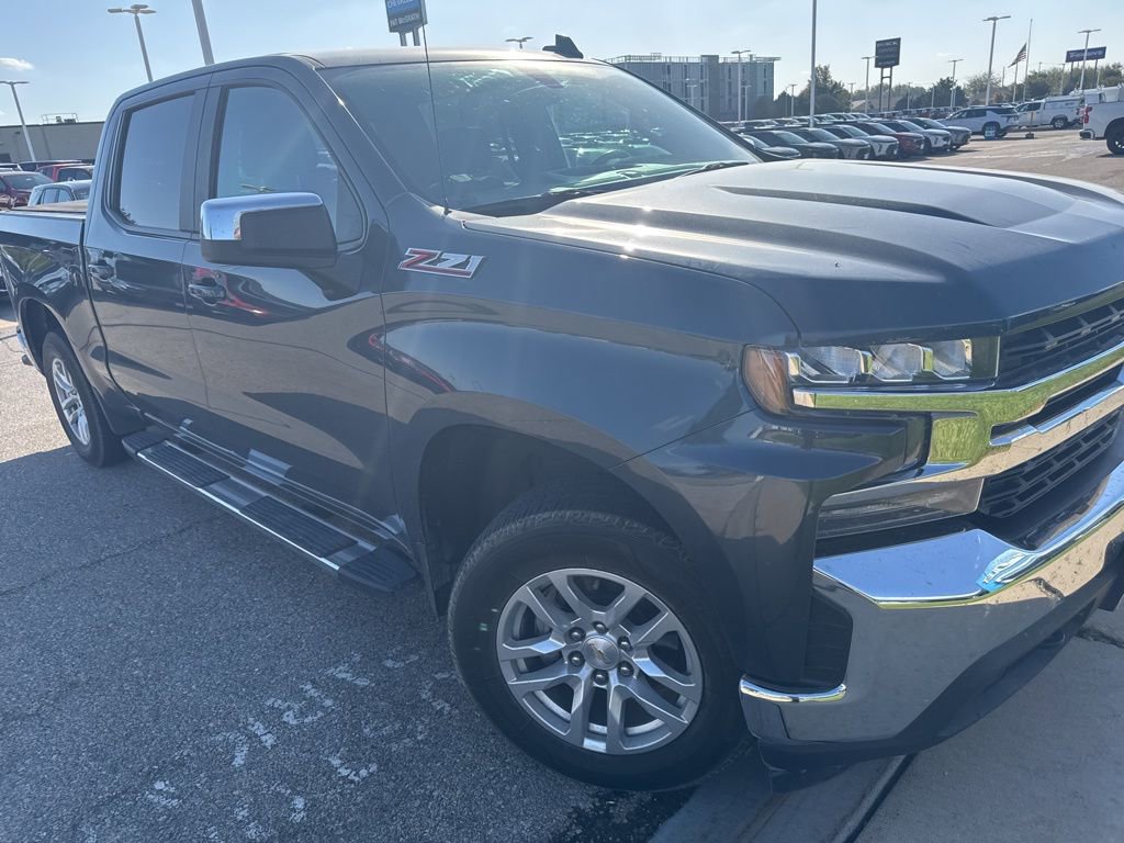 2020 Chevrolet Silverado 1500 LT photo 2