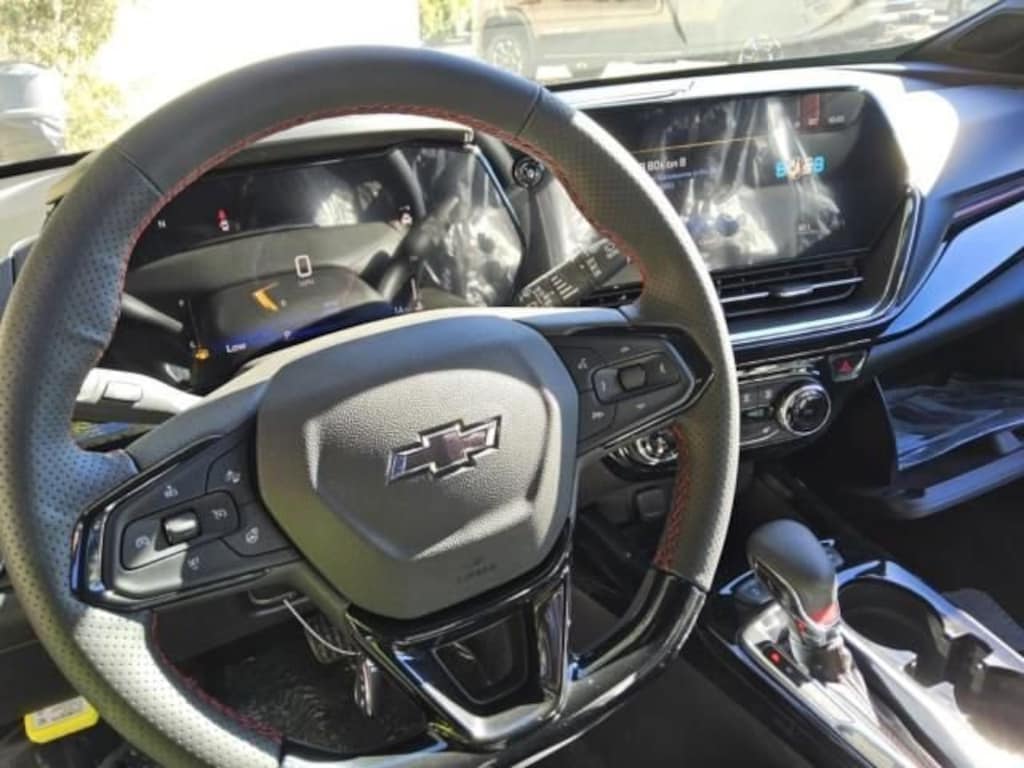 Used 2025 Chevrolet Trax 2RS SUV