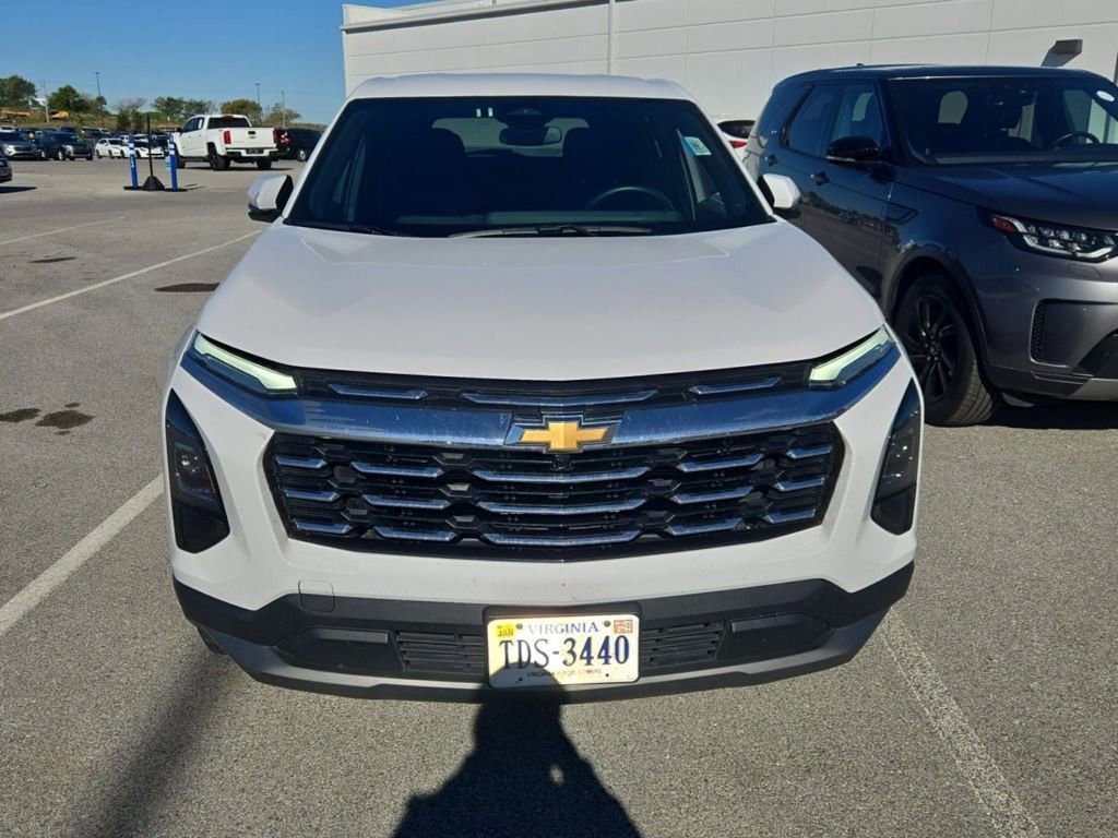 2025 Chevrolet Equinox LT photo 2