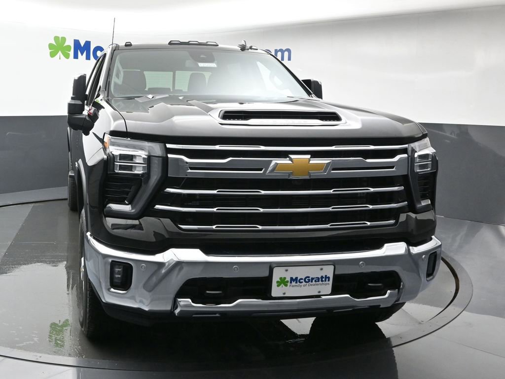 2025 Chevrolet Silverado 2500HD LTZ photo 3