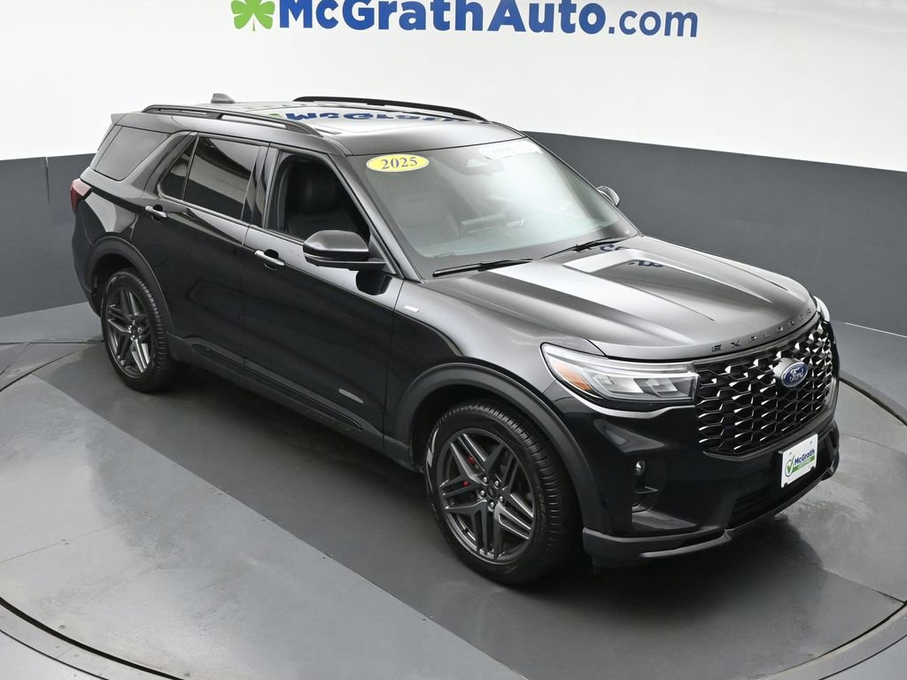 2025 Ford Explorer ST-Line photo 2