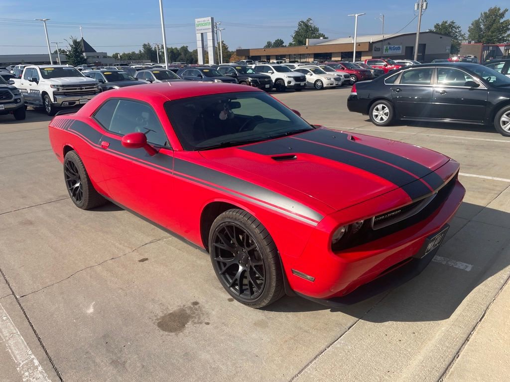 2014 Dodge Challenger SXT Plus photo 3
