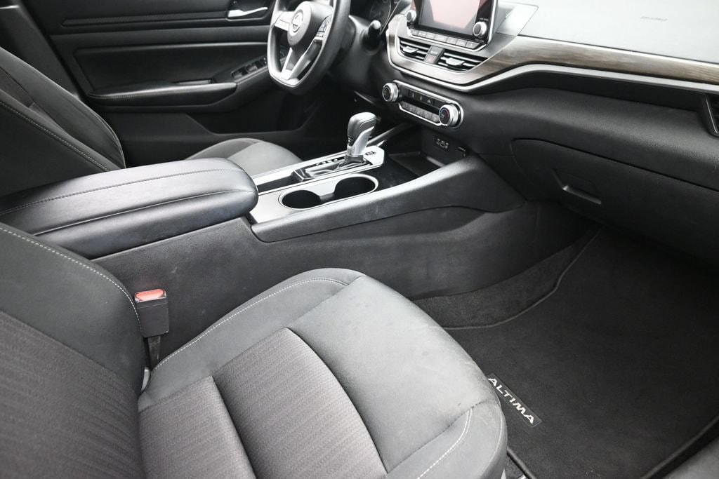 2024 Nissan Altima SV - Photo 9