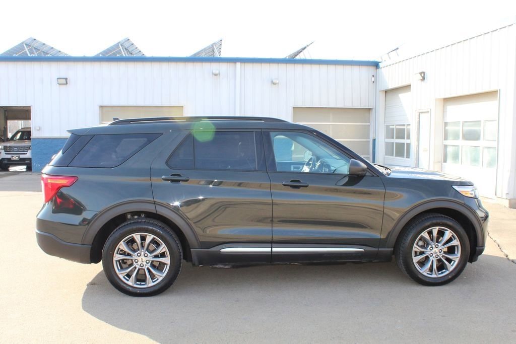 Used 2022 Ford Explorer XLT with VIN 1FMSK8DH2NGB37906 for sale in Cedar Rapids, IA