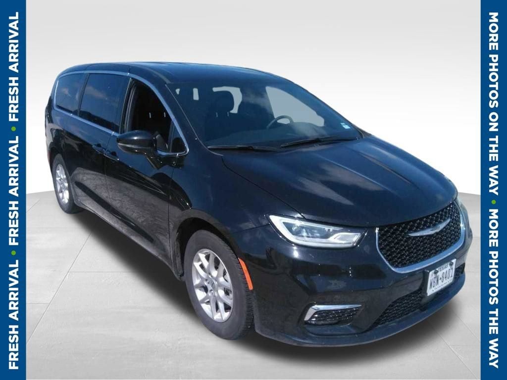 Used 2025 Chrysler Pacifica Select Van Passenger Van