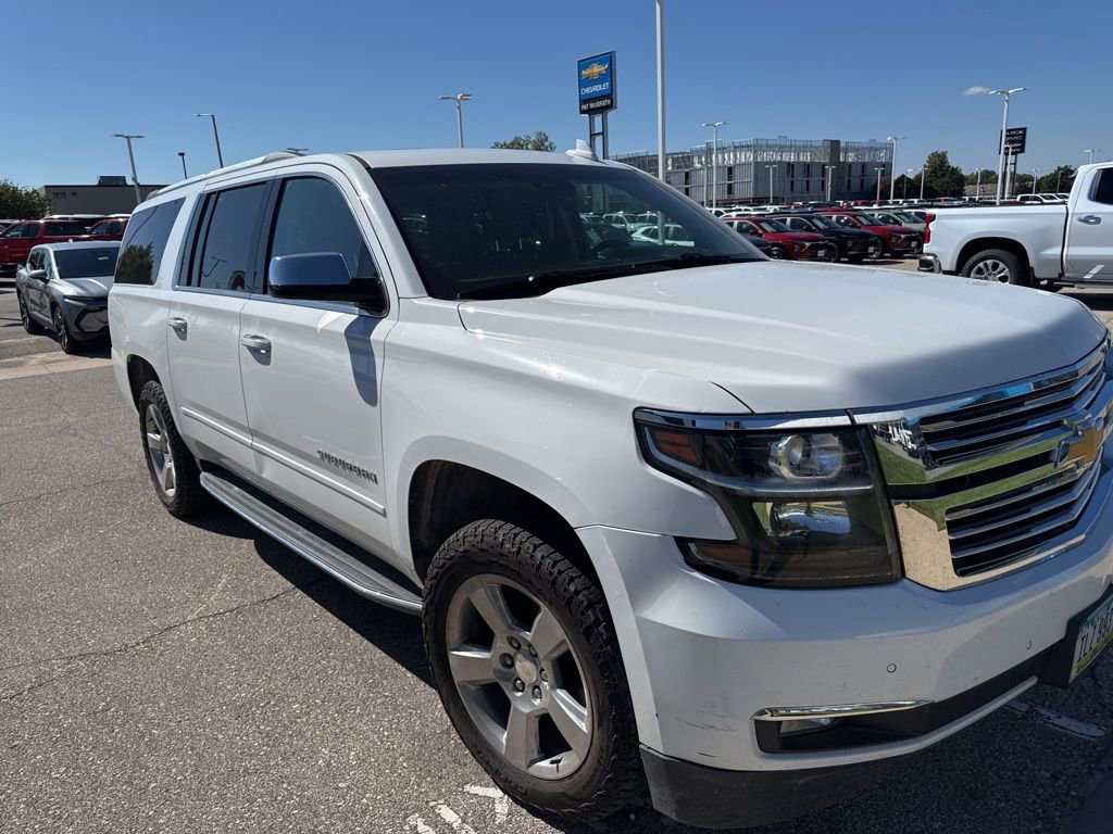 2019 Chevrolet Suburban Premier photo 2