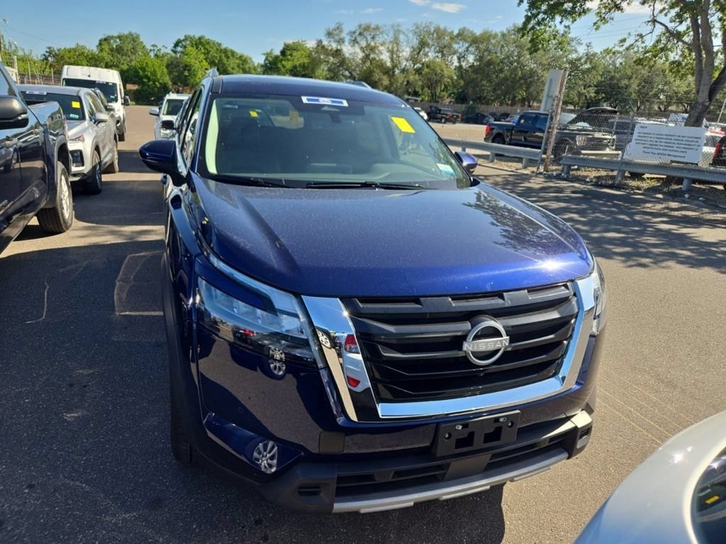 Used 2025 Nissan Pathfinder SL SUV
