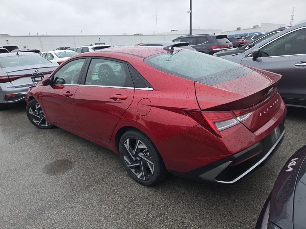 2025 Hyundai Elantra SEL Convenience photo 3