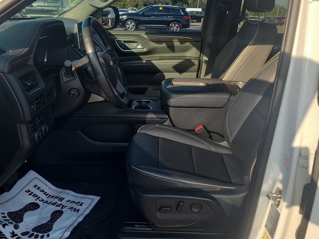 2023 Chevrolet Suburban Premier photo 3