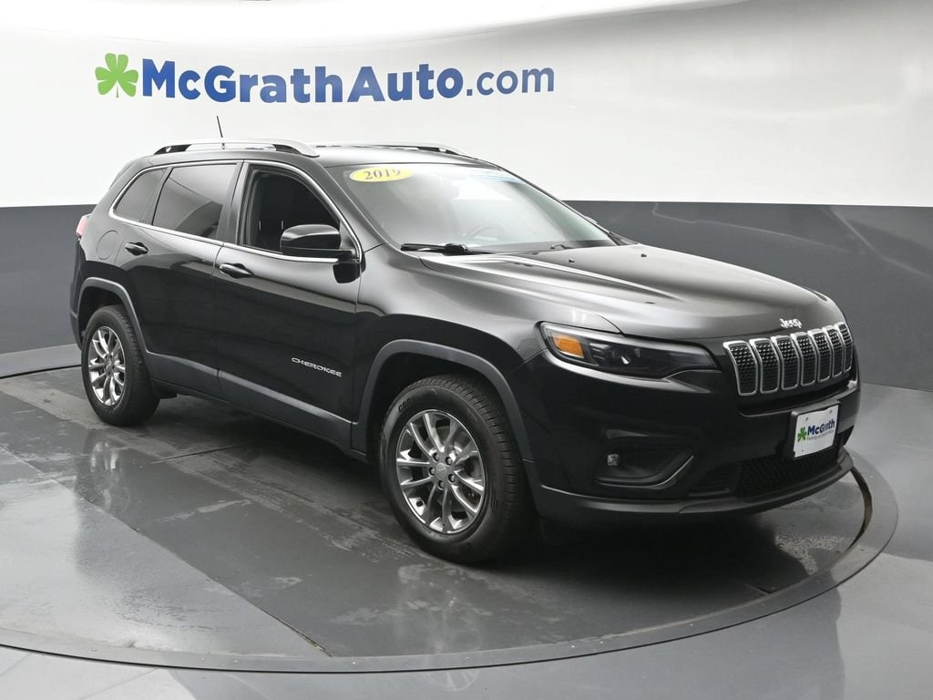 Used 2019 Jeep Cherokee Latitude Plus with VIN 1C4PJMLXXKD238218 for sale in Cedar Rapids, IA