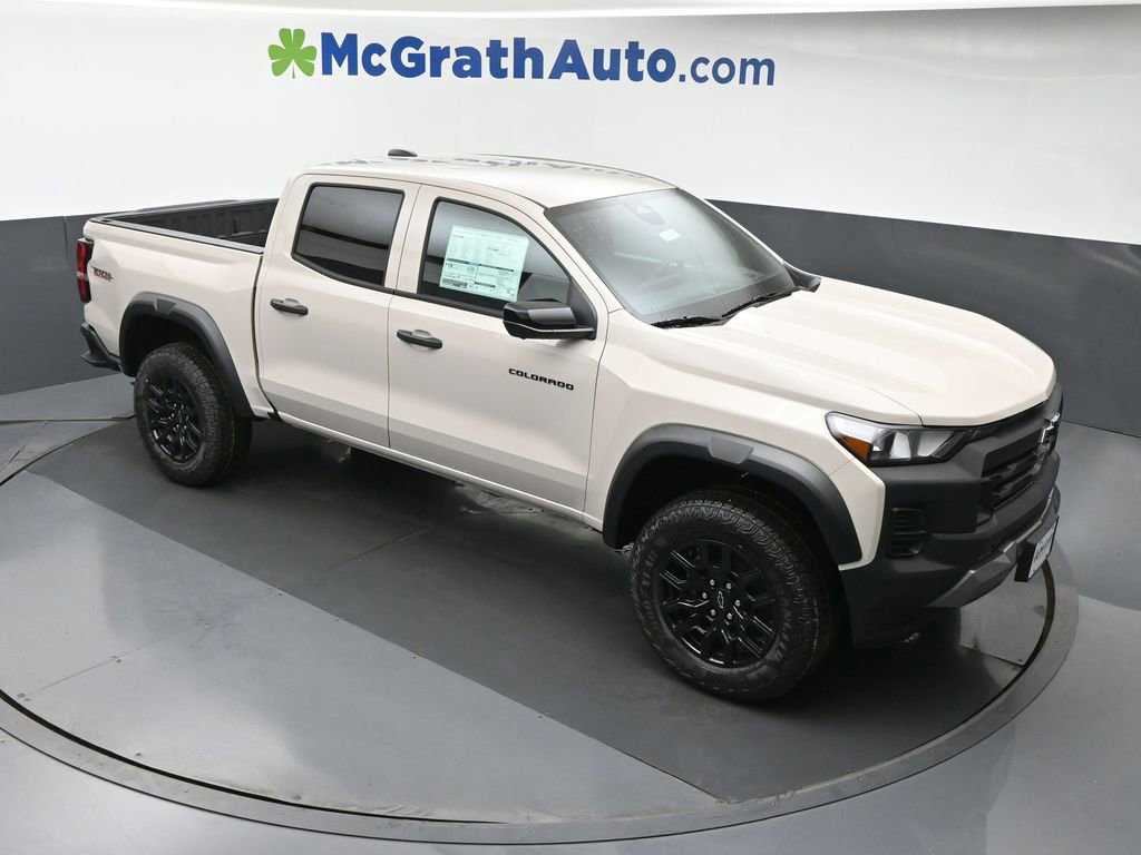 2026 Chevrolet Colorado Trail Boss photo 2
