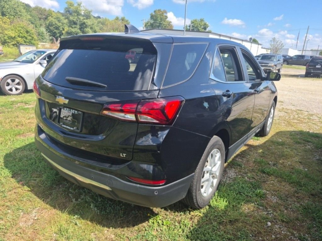2022 Chevrolet Equinox LT photo 2