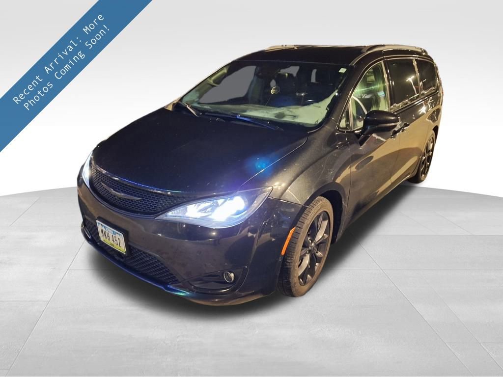 2018 Chrysler Pacifica Limited's photo