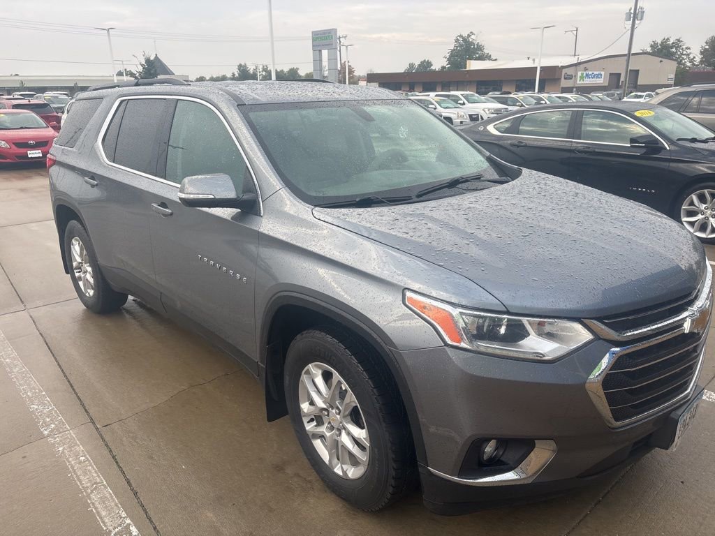 2021 Chevrolet Traverse Leather photo 2