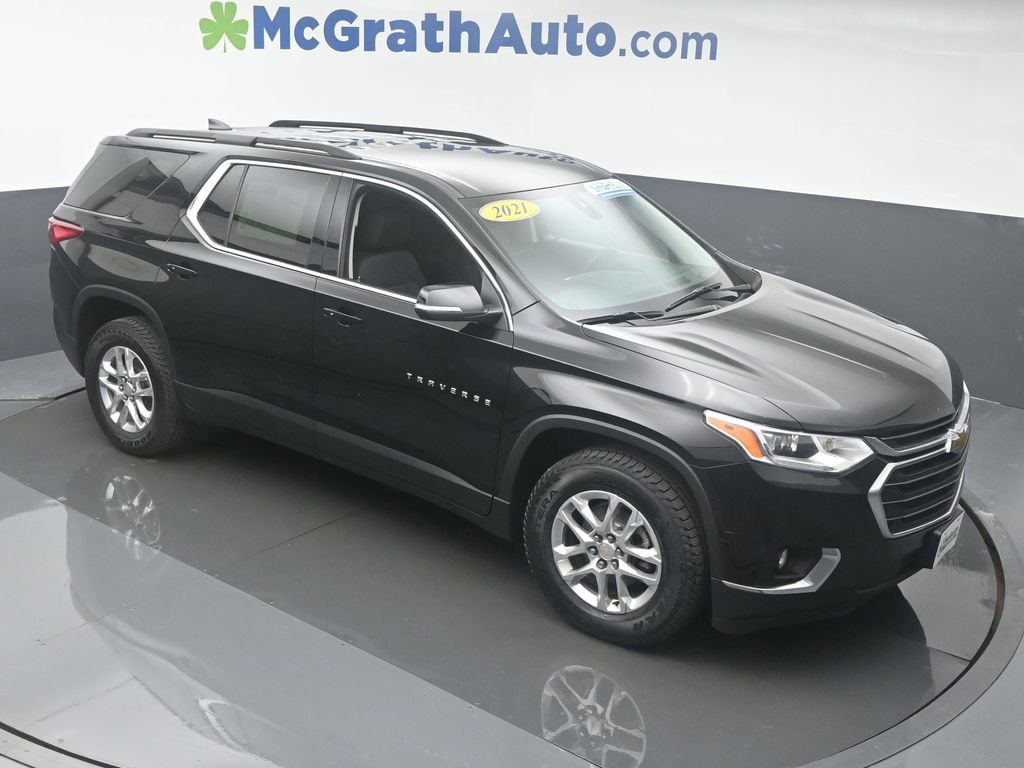 Used 2021 Chevrolet Traverse 1LT with VIN 1GNEVGKW9MJ196593 for sale in Cedar Rapids, IA