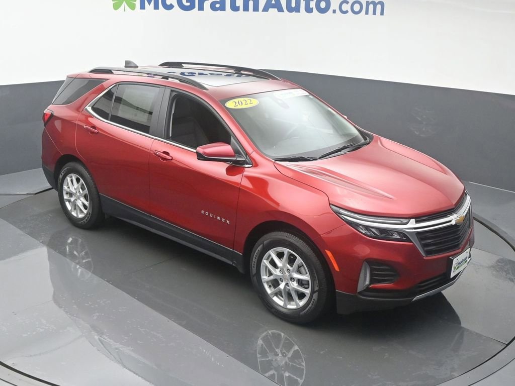 Used 2022 Chevrolet Equinox LT with VIN 3GNAXUEV3NL163982 for sale in Cedar Rapids, IA