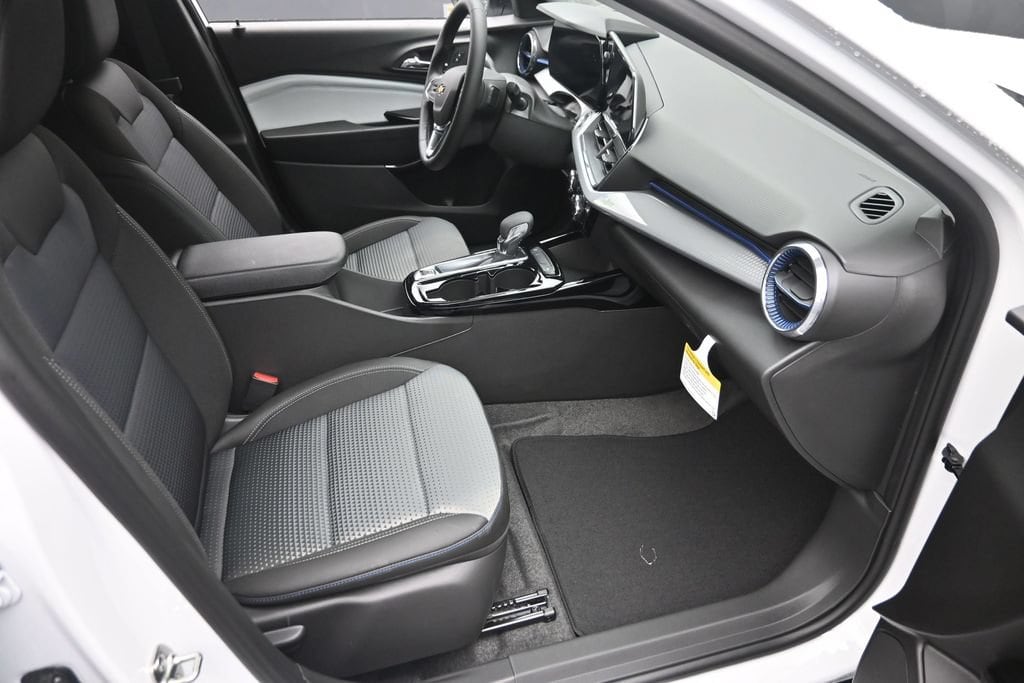 2026 Chevrolet Trax LT - Photo 9