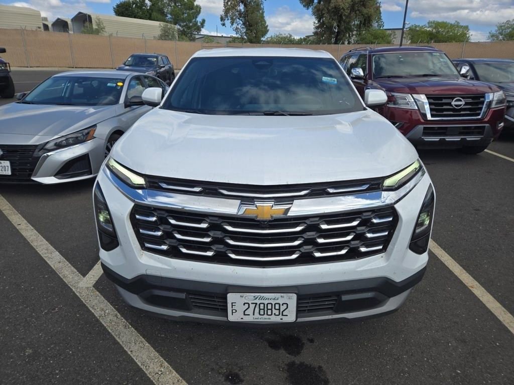 2025 Chevrolet Equinox LT photo 2
