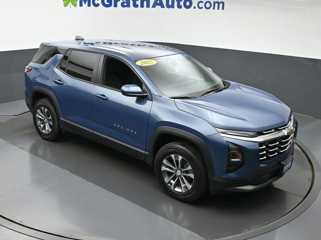 2025 Chevrolet Equinox LT photo 2