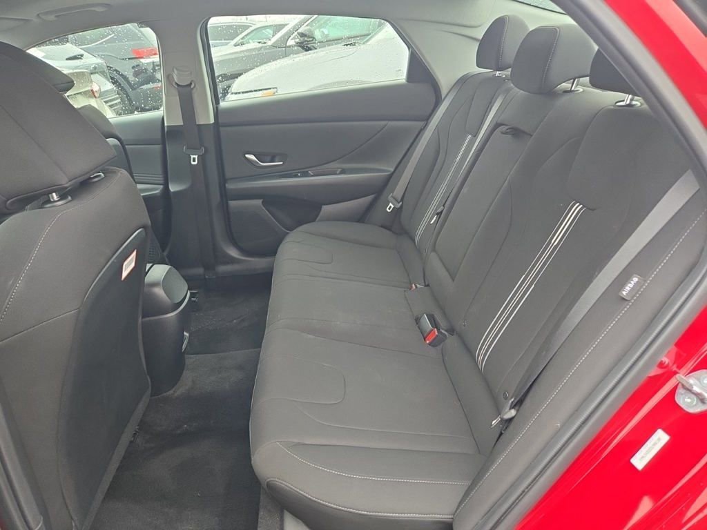 2025 Hyundai Elantra SEL Convenience photo 4