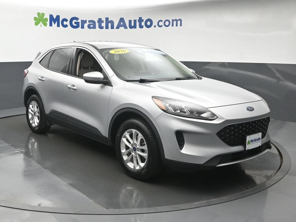 Used 2020 Ford Escape SE with VIN 1FMCU9G68LUB84161 for sale in Cedar Rapids, IA