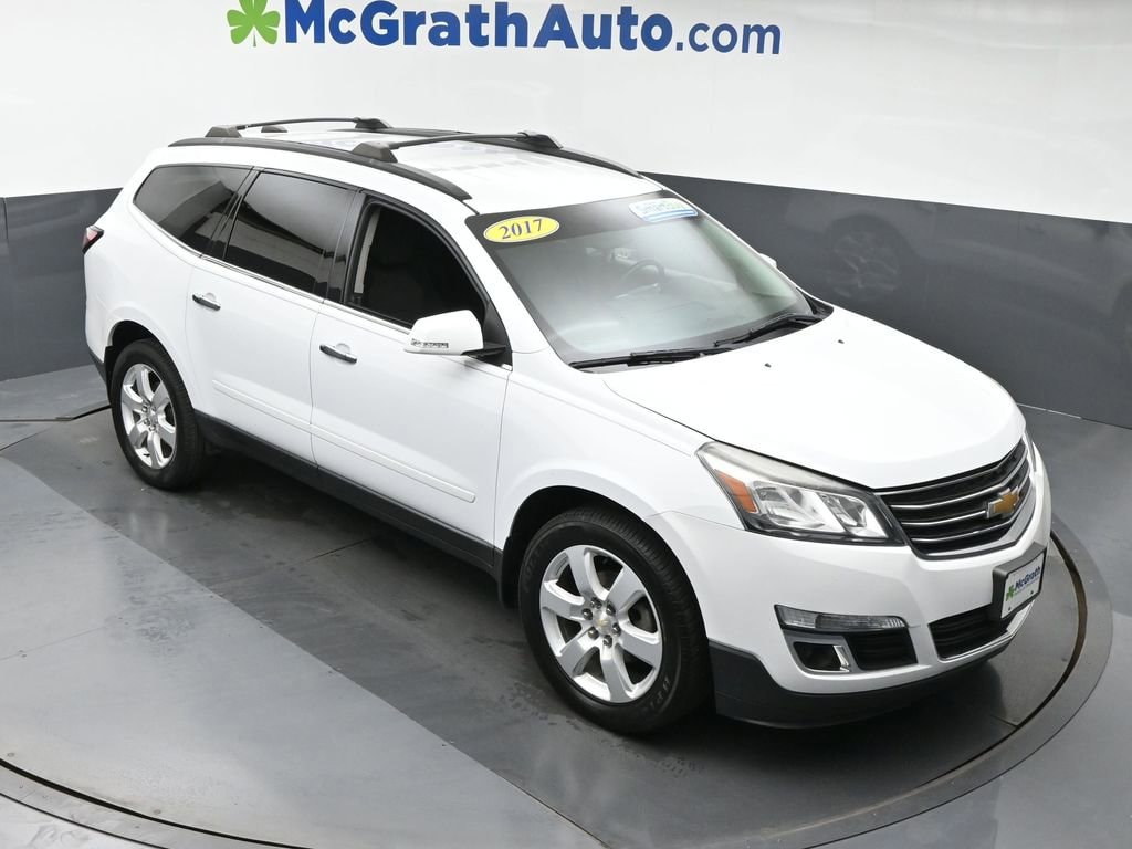 Used 2017 Chevrolet Traverse 1LT with VIN 1GNKRGKD2HJ314172 for sale in Cedar Rapids, IA
