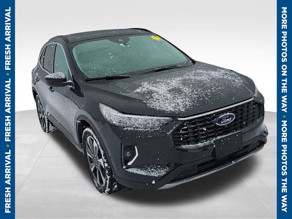 2023 Ford Escape Platinum AWD's photo