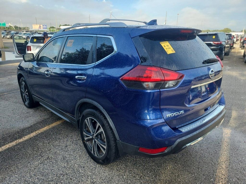 2019 Nissan Rogue SV photo 4