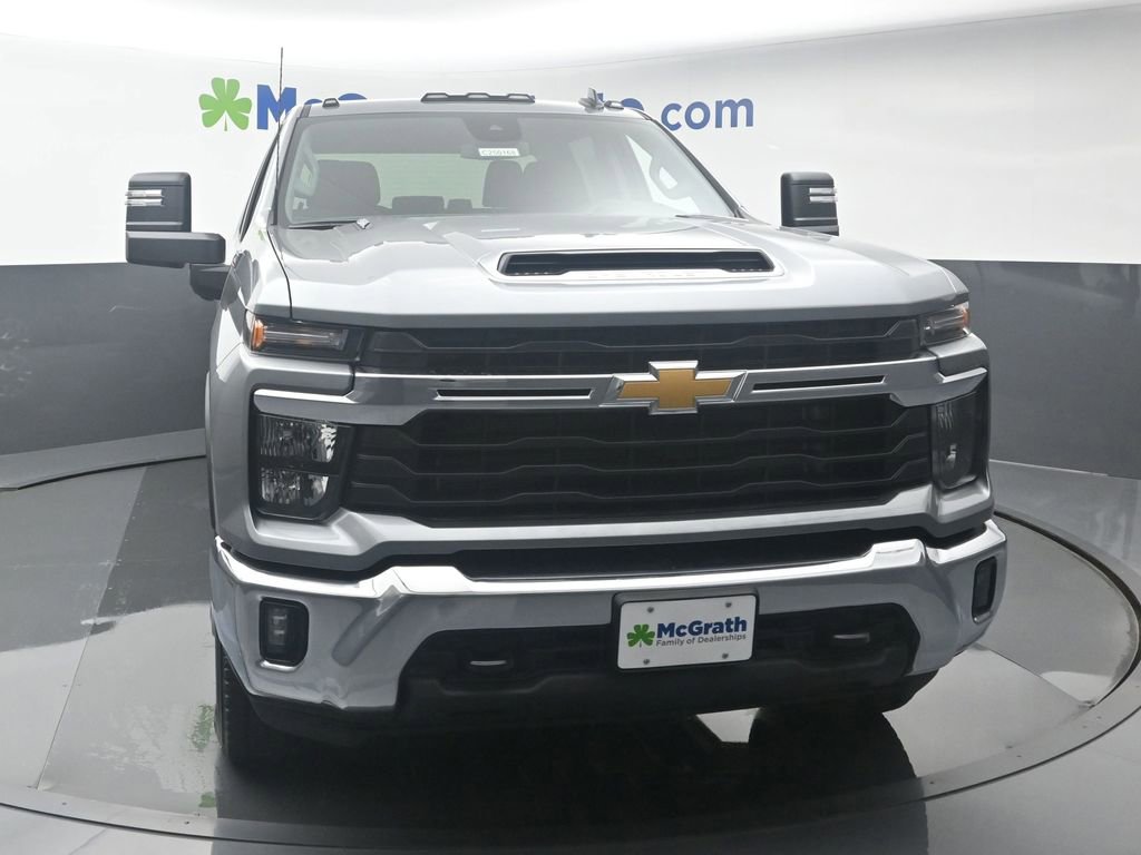2025 Chevrolet Silverado 2500HD LT photo 2