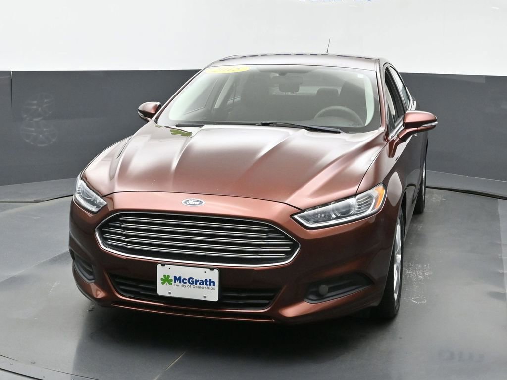2015 Ford Fusion SE photo 2