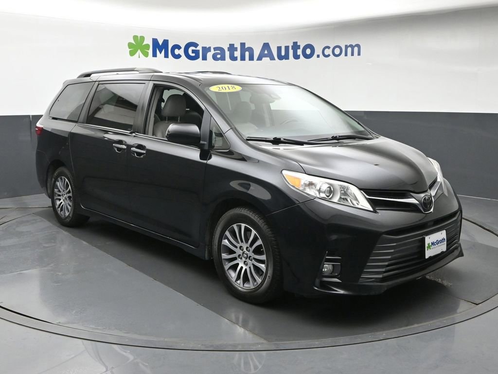 Used 2018 Toyota Sienna XLE with VIN 5TDYZ3DC8JS935988 for sale in Cedar Rapids, IA