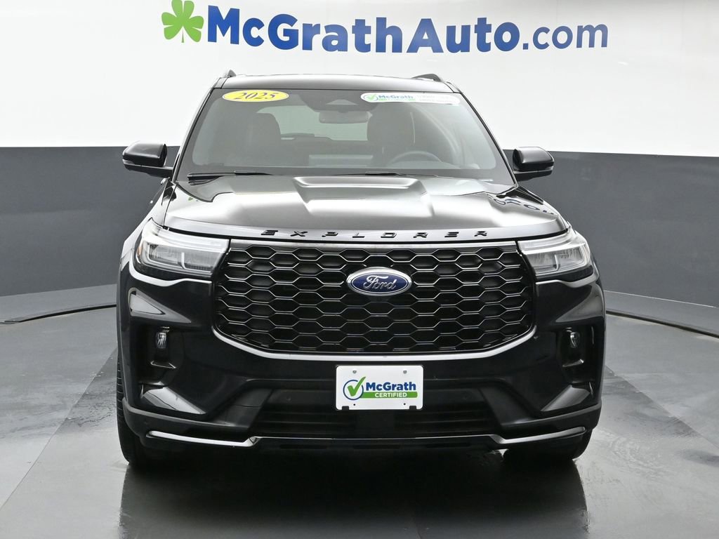 2025 Ford Explorer ST-Line photo 2