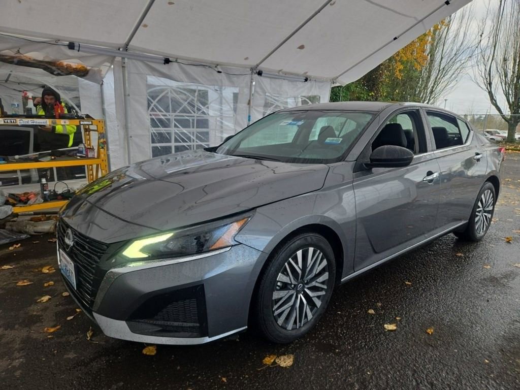 2024 Nissan Altima 2.5 SV photo 2