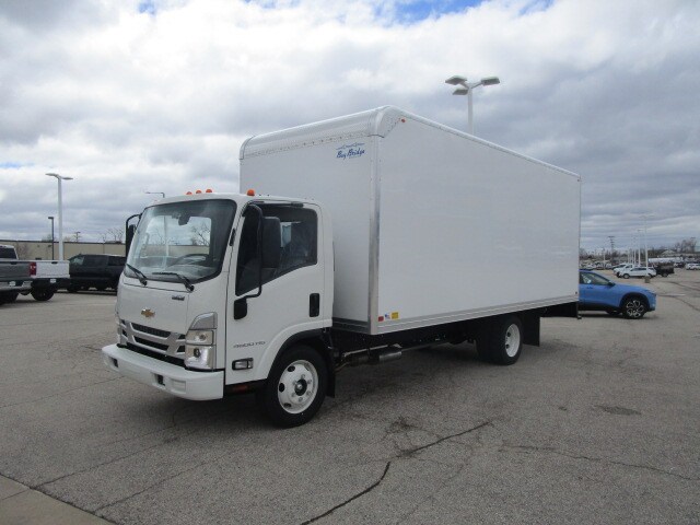 2024 Chevrolet Silverado 4500HD Base photo 2