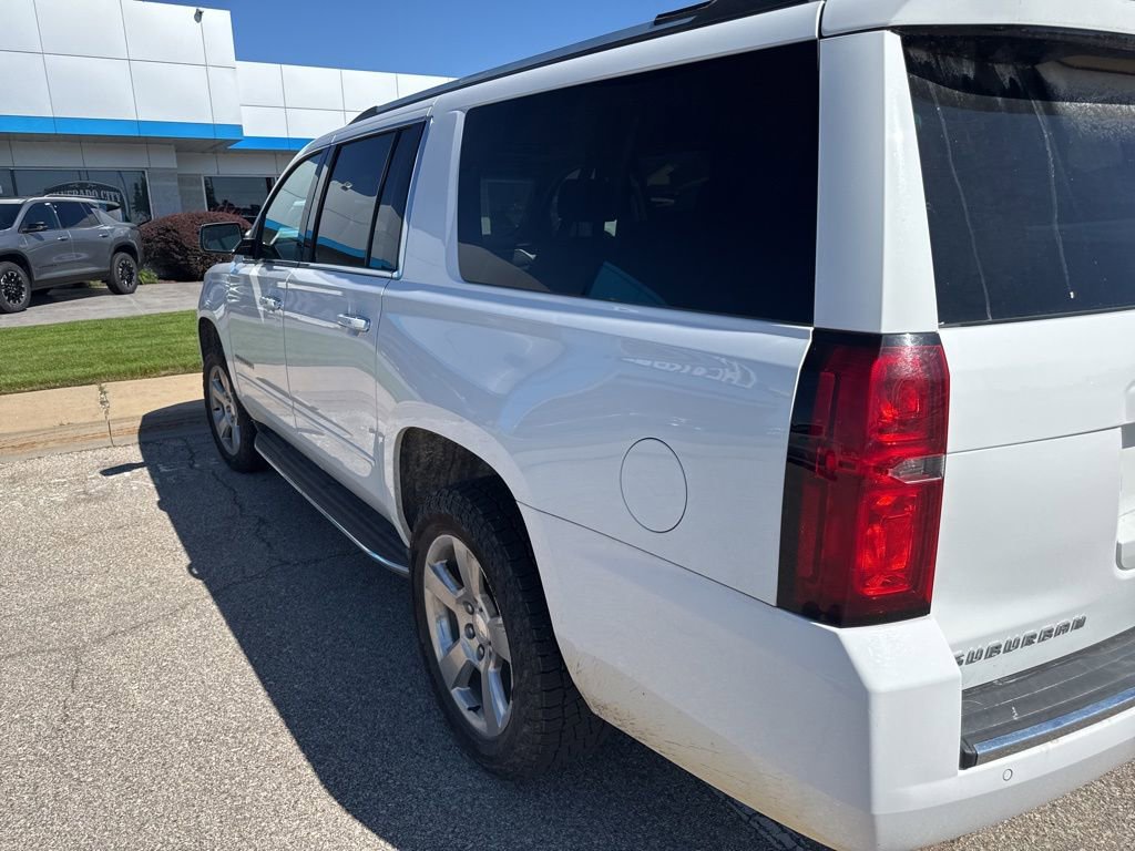 2019 Chevrolet Suburban Premier photo 4
