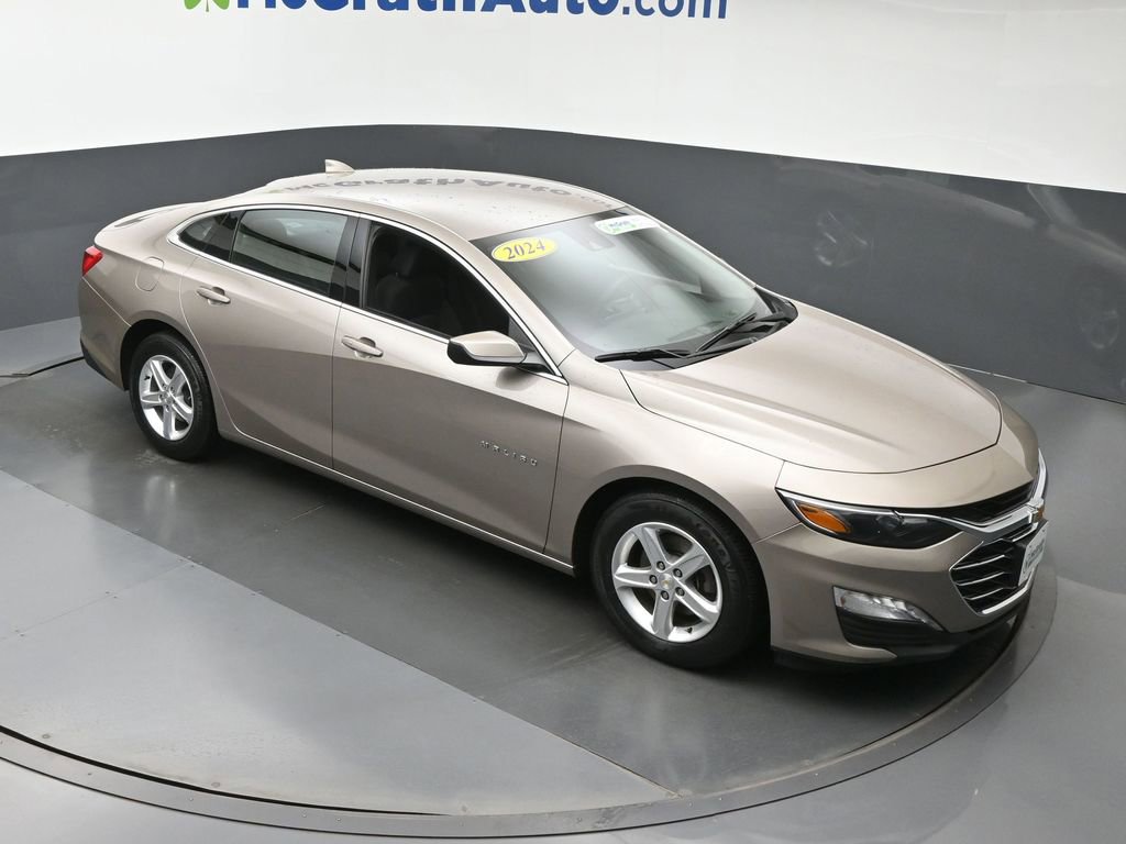 2024 Chevrolet Malibu 1LT photo 2