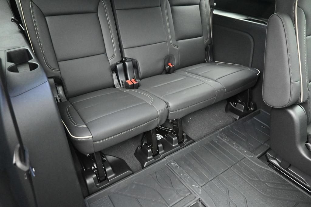 2026 Chevrolet Suburban Premier - Photo 12