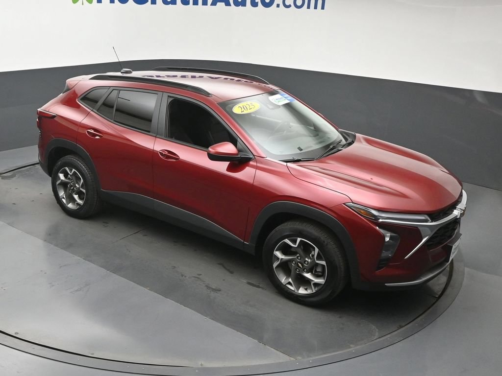 2025 Chevrolet Trax LT - Photo 3